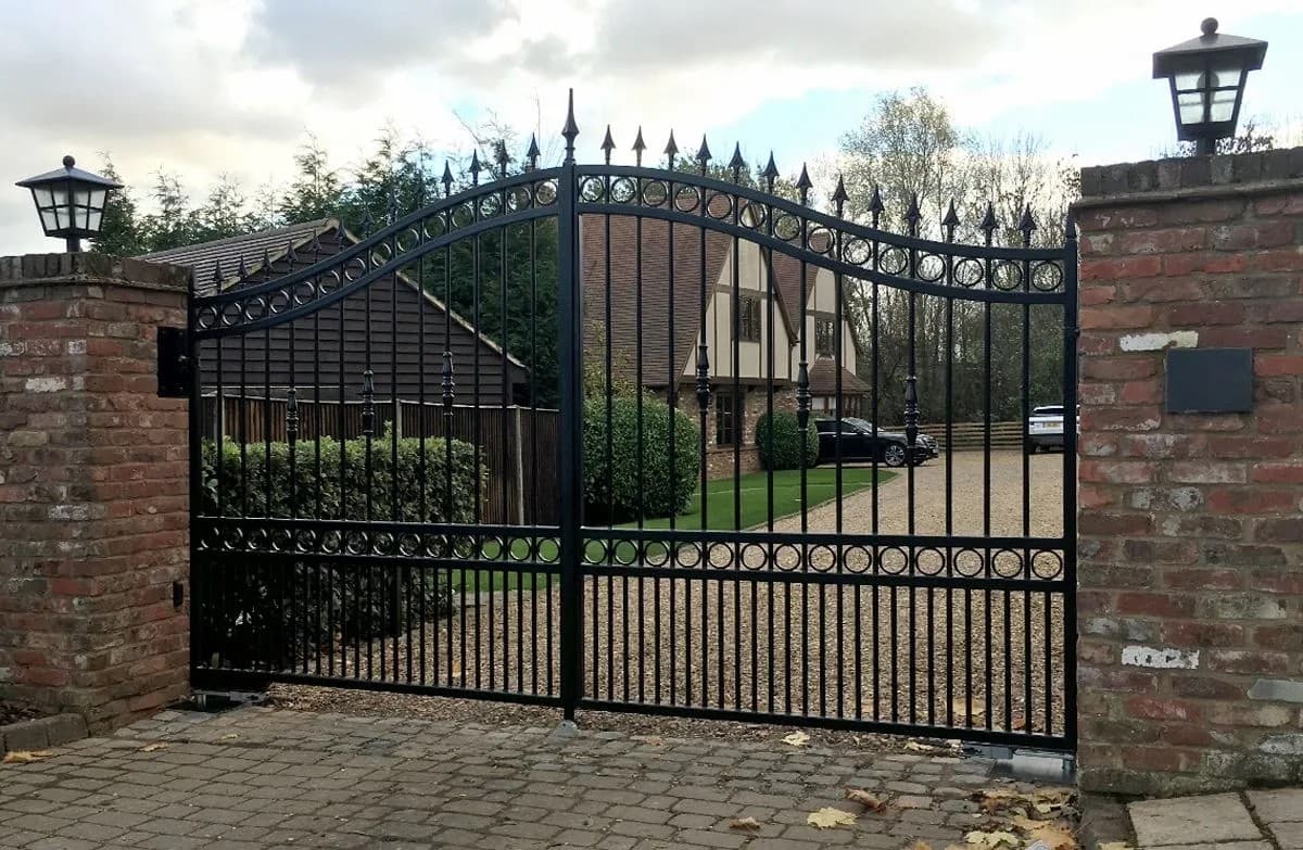 Electric driveway gates Cotswolds project preview